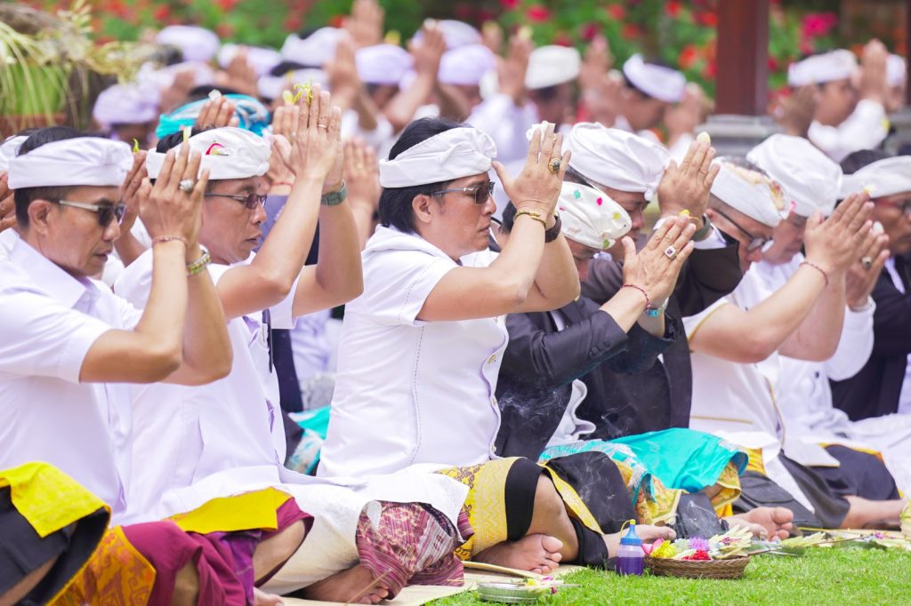 Upacara Mapag Toya, Tawur, dan Pakelem di Pura Ulun Danu Beratan, Tabanan