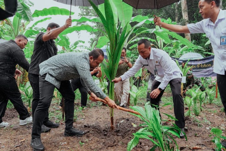 Peresmian Ketahanan Pangan Nusakambangan dan Penanaman Pohon Kelapa di Seluruh Indonesia