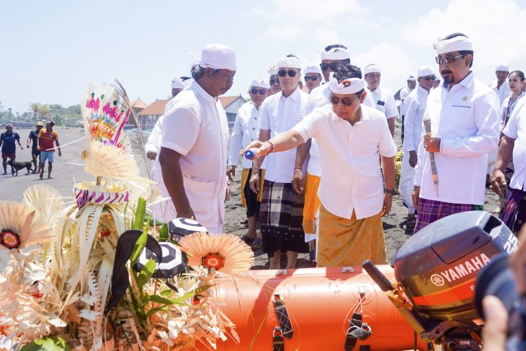 Upacara Pemahayu Jagat di Pantai Seseh