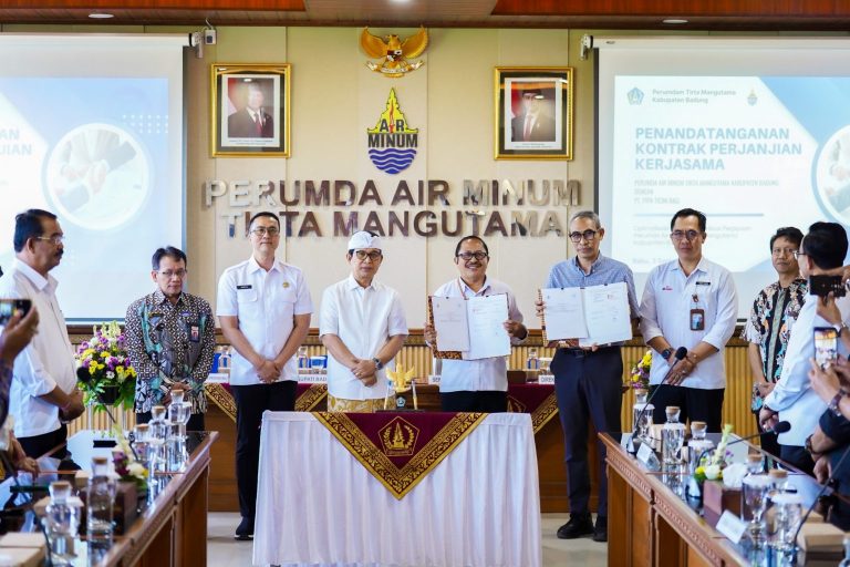 Penandatanganan MoU Perumda Tirta Mangutama Dengan PT. Pipa Ticini Bali 