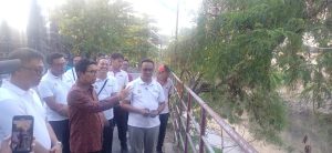 Bupati Tinjau Trash Rack Tukad Mati dan Jalan Simpang Teuku Umar Barat