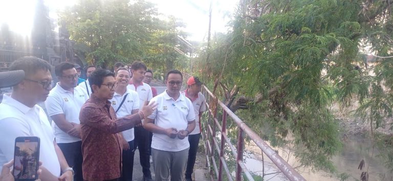 Bupati Tinjau Trash Rack Tukad Mati dan Jalan Simpang Teuku Umar Barat