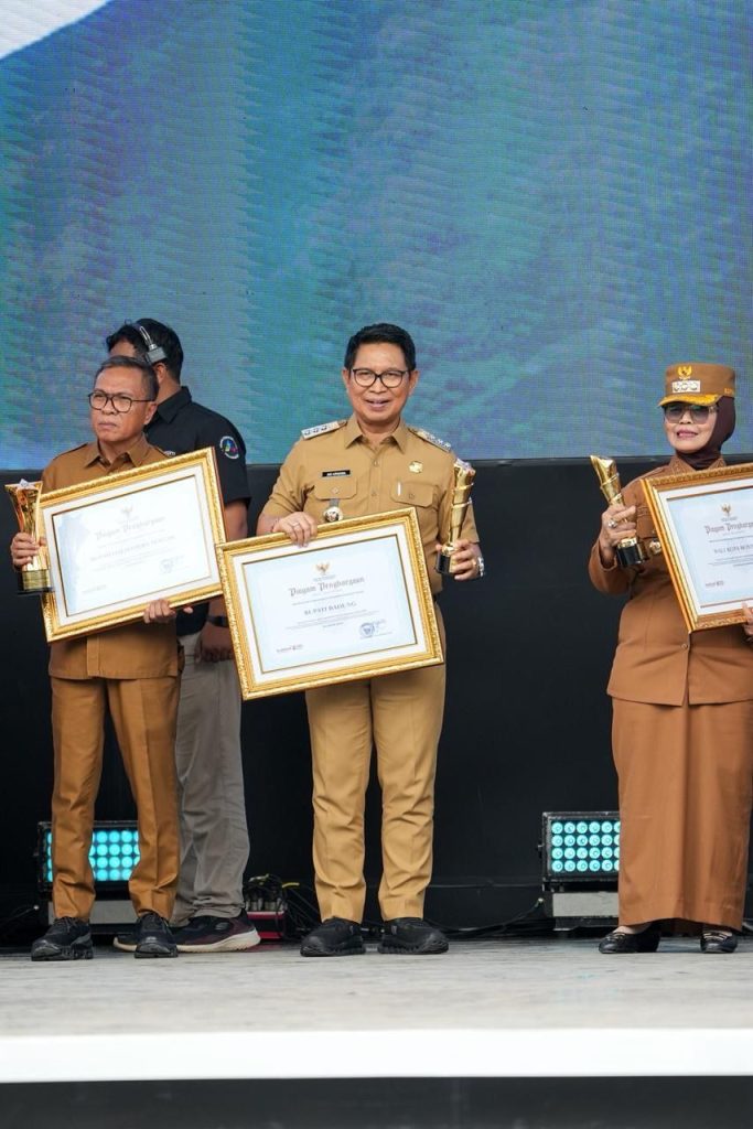 Bupati Badung Terima Penghargaan Upakarya Wanua Nugraha Tahun 2025