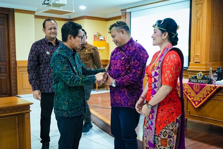 Lantik Direksi Perumda Pasar dan Pangan MGS Periode 2026–2031