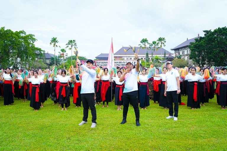 Lepaskan Panah, Wabup dan Ketua DPRD Badung Resmi Buka Porsenijar Badung 2026